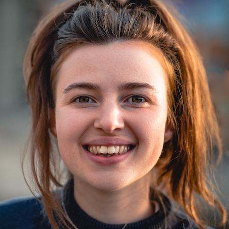 Caitlin Evans headshot