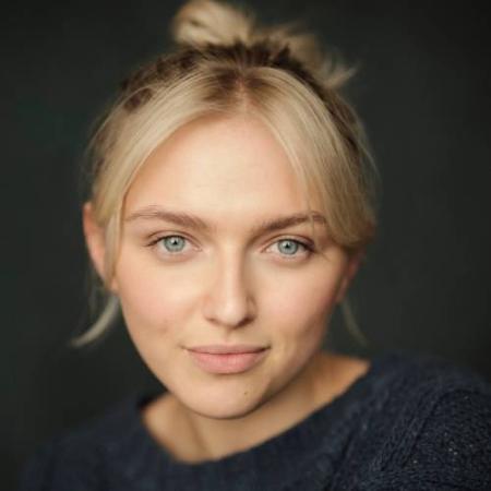 Emily Ash headshot