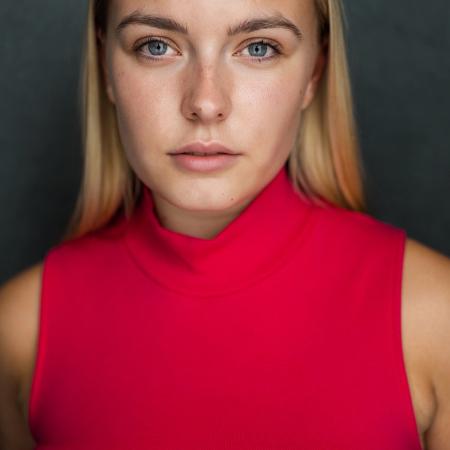 Scarlett Robinson headshot