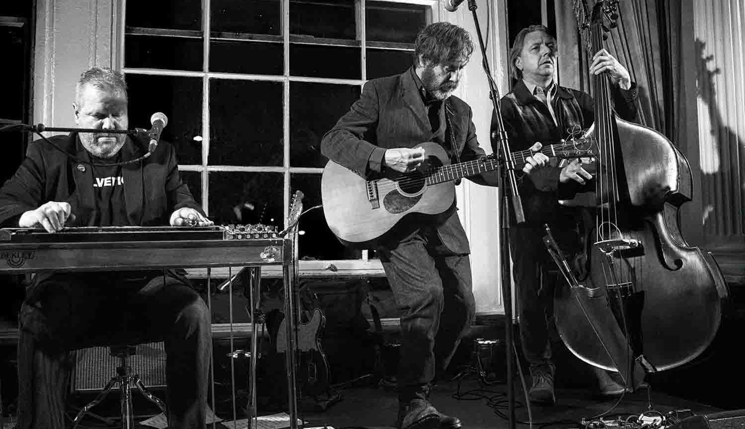 Jumpin Hot Club Peter Bruntnell Trio pic of three men playing drums guitar and double bass